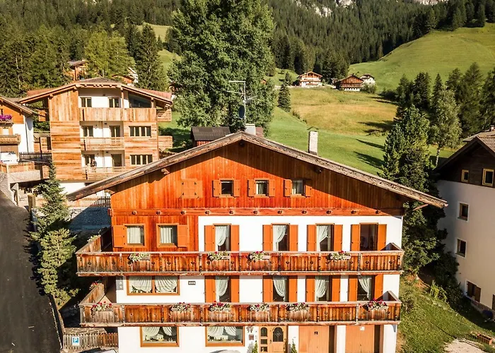 Hotel Ciasa Nives La Villa 